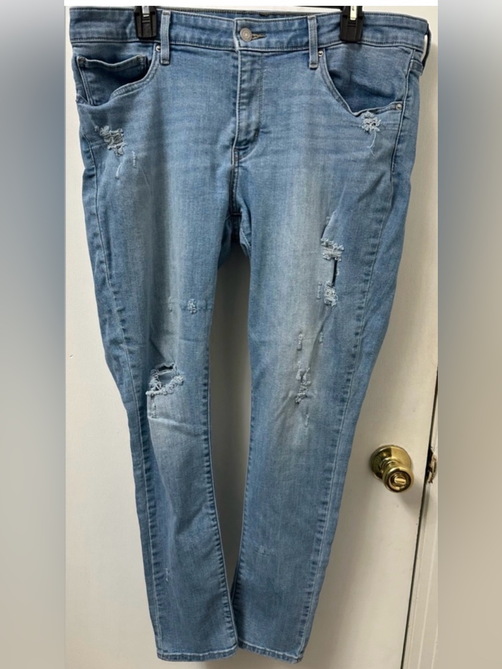 Levi’s Light Blue Distressed Women’s Jeans